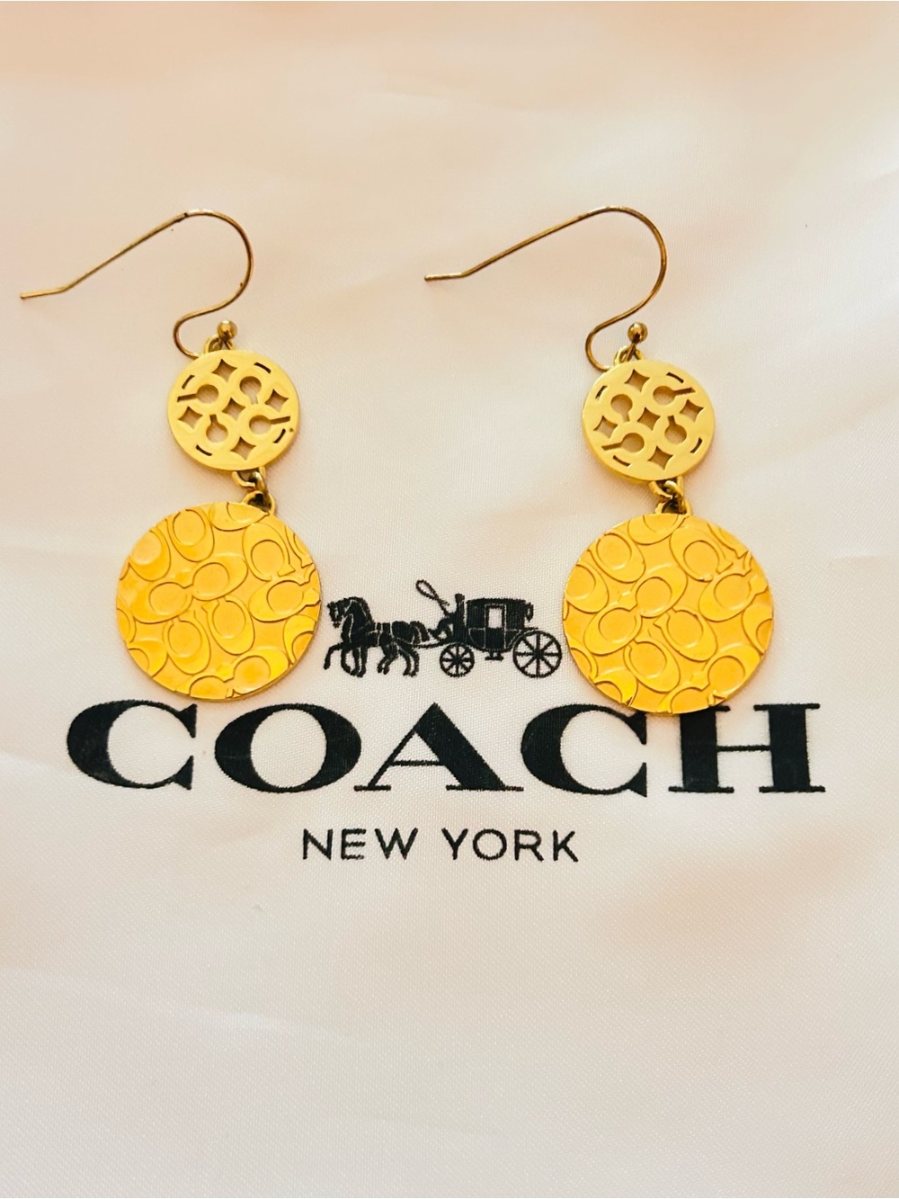NWOT Coach Y2K Sognature kissing C's Gold Tone Earrings - Picture 3 of 14